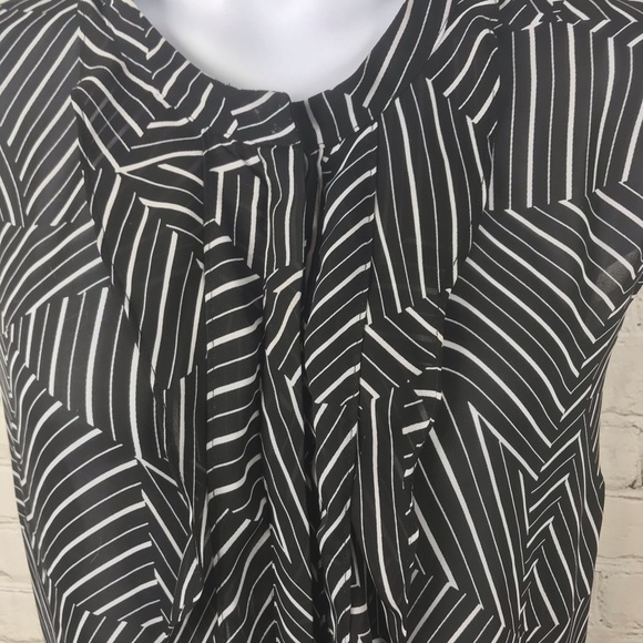 Worthington Black White Geometric Ruffle Front Top - Picture 4 of 9